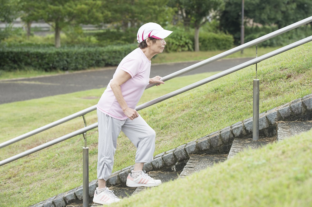 骨質疏鬆症竟會遺傳？這類人要小心骨折！負重有氧運動有助於提高骨密度